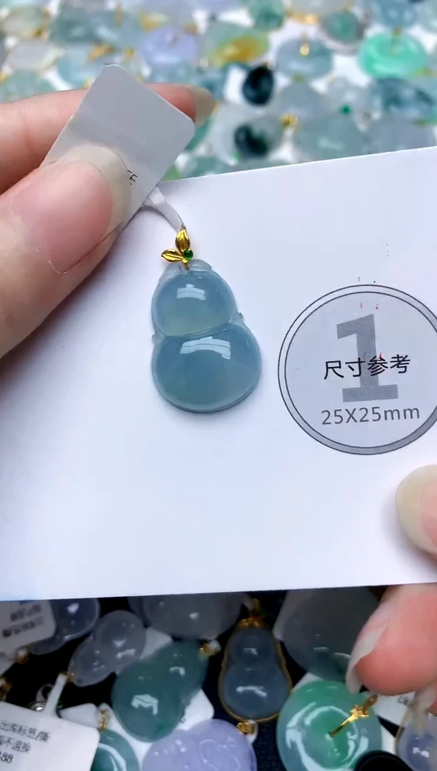颈饰18K金镶嵌翡翠天然A货翡翠