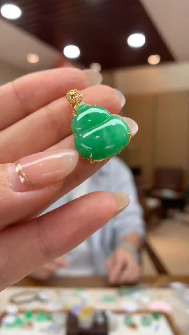 吊坠(不含链)18K金镶嵌翡翠葫芦