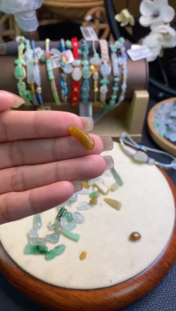 颈饰未镶嵌翡翠净货15581