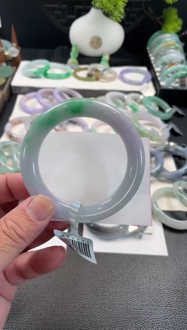 未镶嵌手镯翡翠122号 59.8圆条 有纹