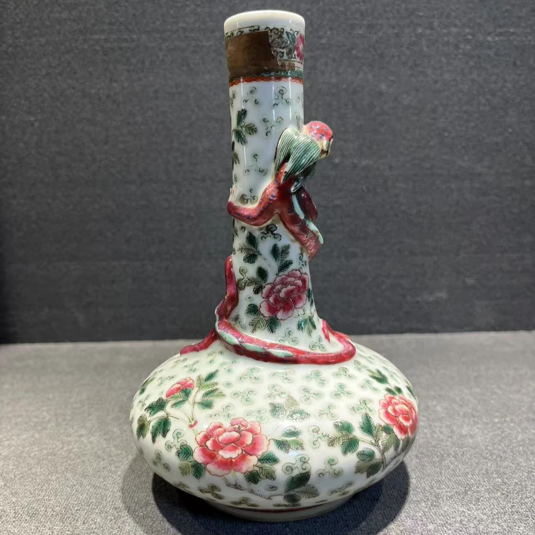 44 清晚期 粉彩盘龙荸荠瓶-411