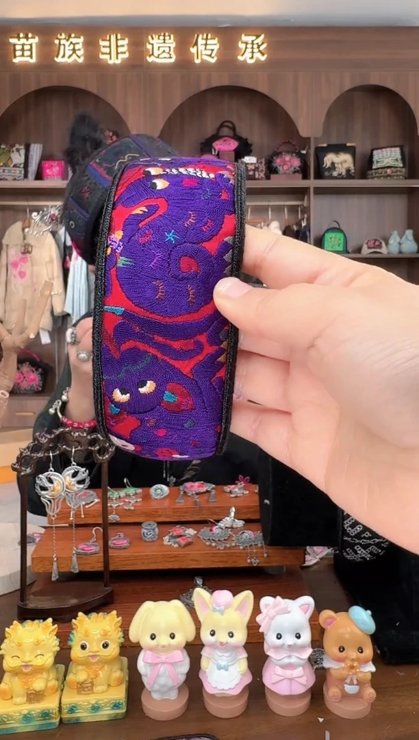 【闪购商品】织绣扶光苗绣传承L29