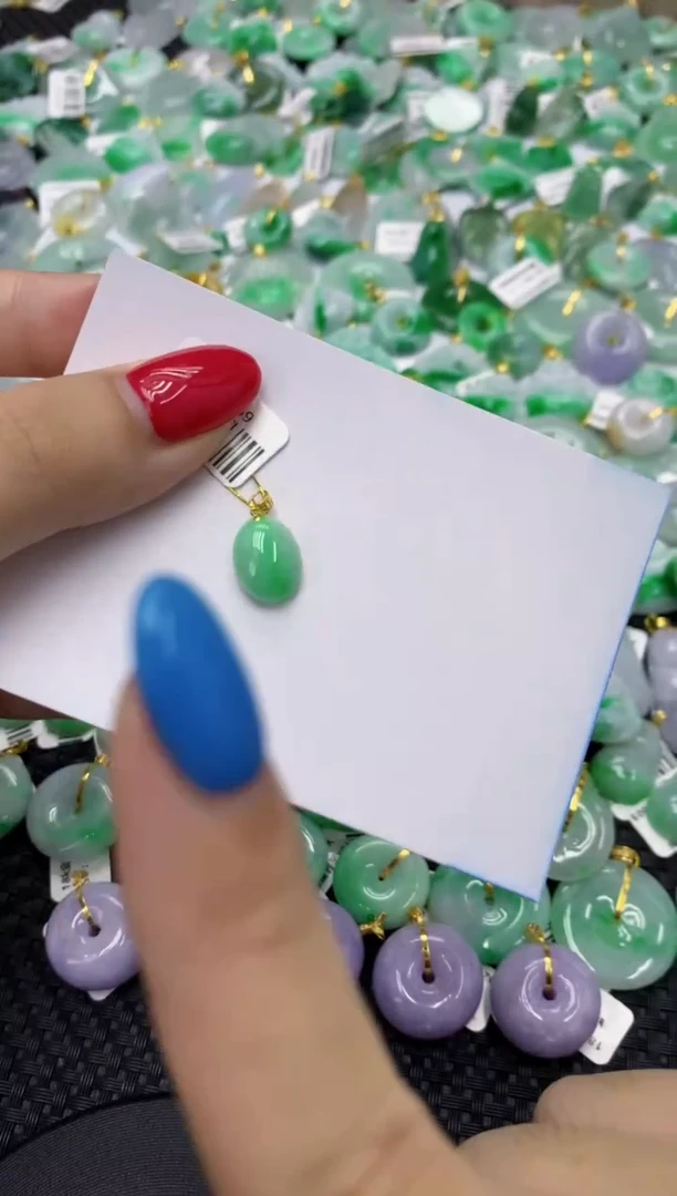 翡翠18K金镶嵌颈饰111111111111