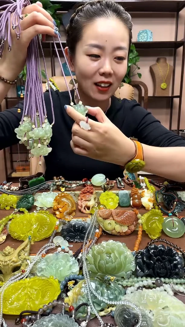 未镶嵌岫玉吊坠多样性发货发其中之一