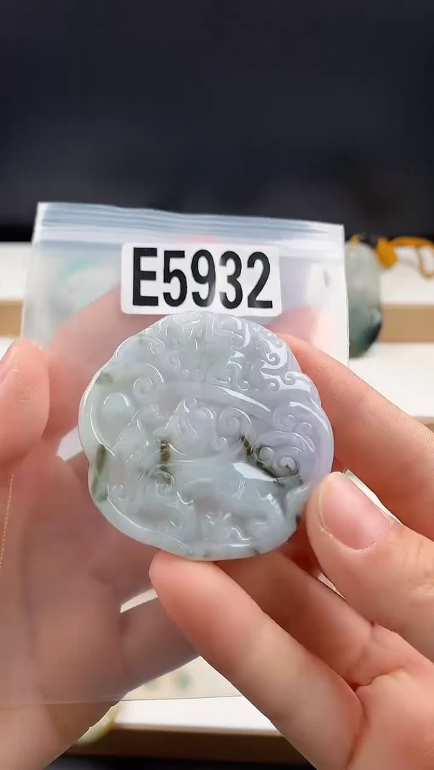 颈饰未镶嵌翡翠天然翡翠吊坠挂件