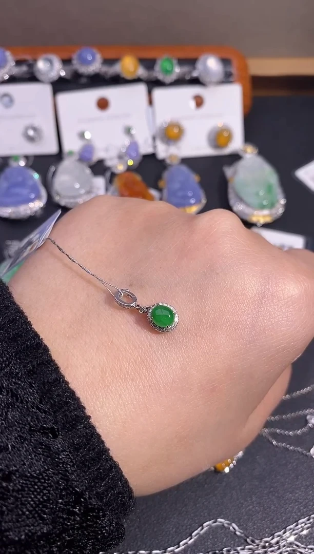 【闪购商品】翡翠吊坠(不含链)18K金镶嵌吊坠