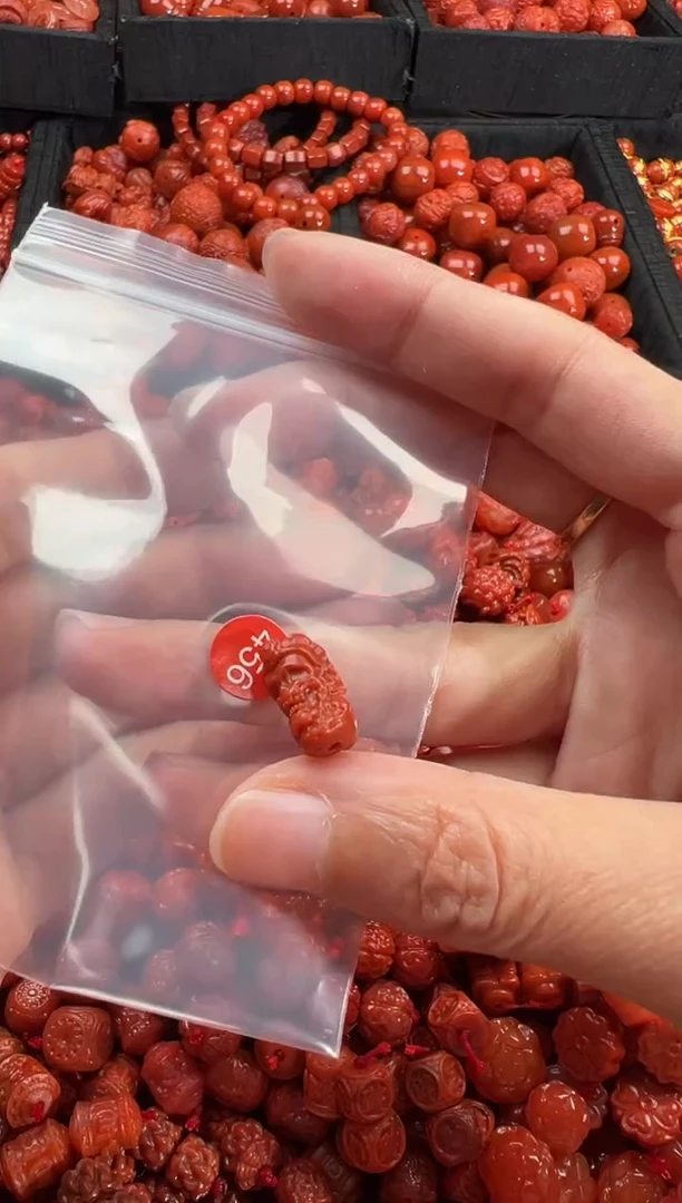 南红玛瑙未镶嵌颈饰1