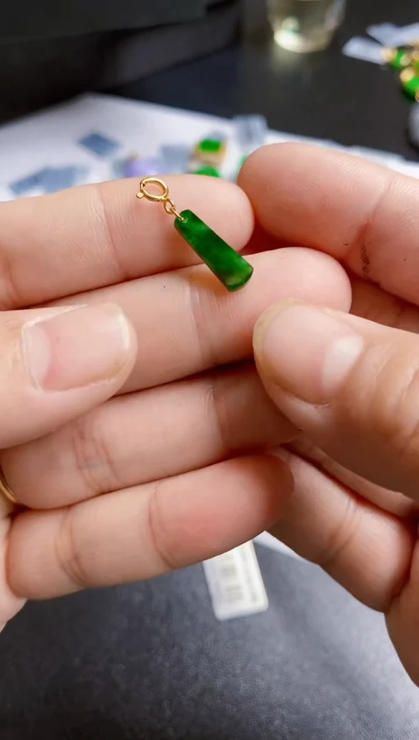 【闪购商品】翡翠颈饰18K金镶嵌吊坠