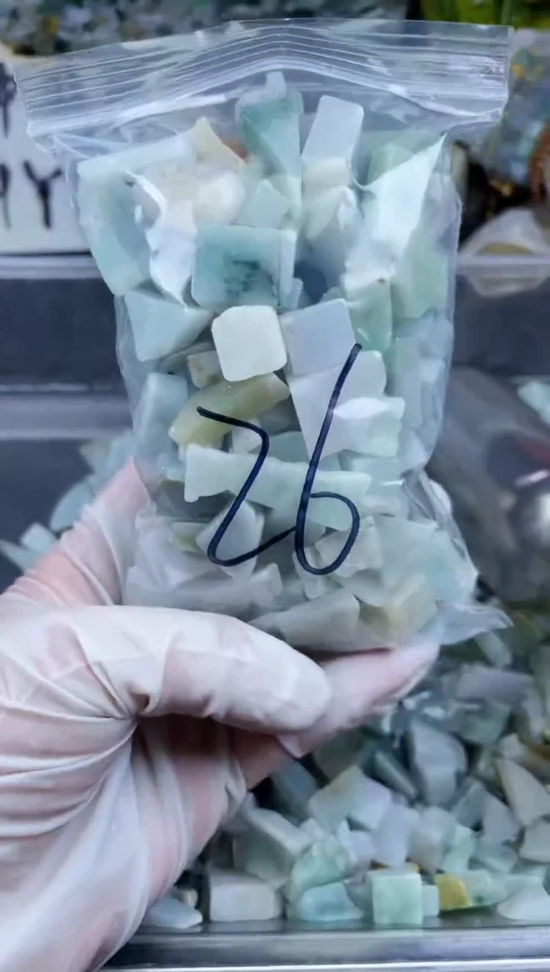 【闪购商品】翡翠颈饰未镶嵌天然翡翠边角小号500克26