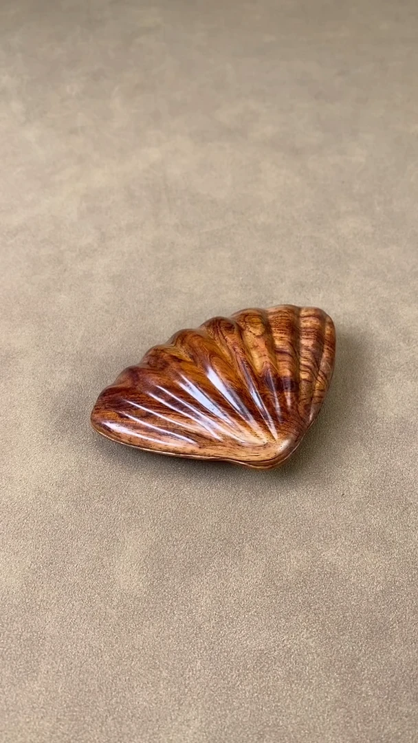 黄花梨/降香黄檀把件黄花梨 贝壳  微瑕