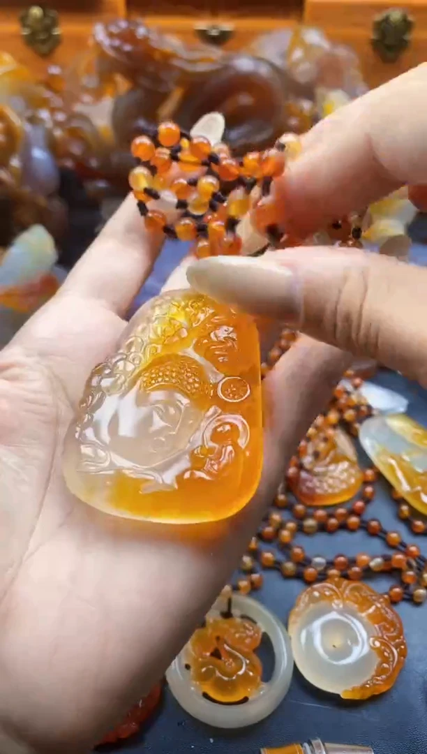 玛瑙/玉髓挂件未镶嵌老****面ll