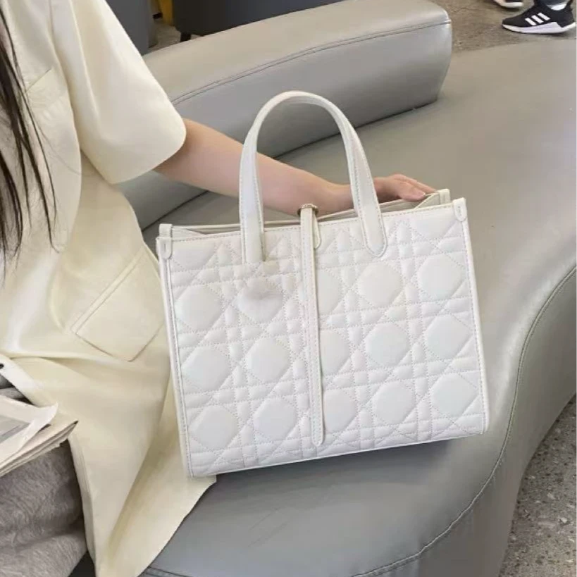 【芝麻集】SKL-7055-白色简约百搭时尚腋下斜跨轻奢小众女包