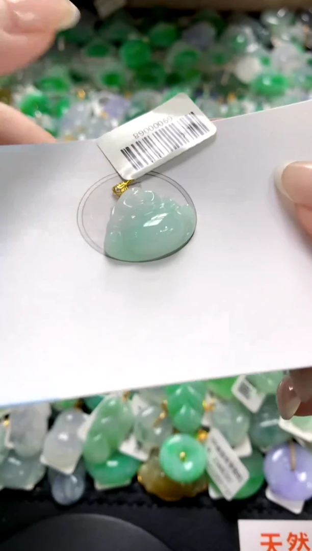 翡翠18K金镶嵌颈饰1111111111111111