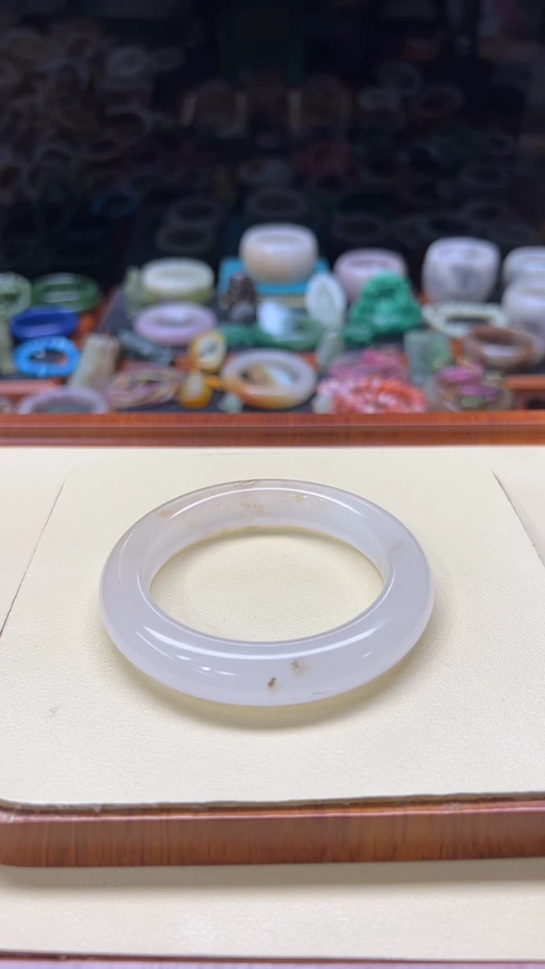 未镶嵌手镯石英质玉远***山114