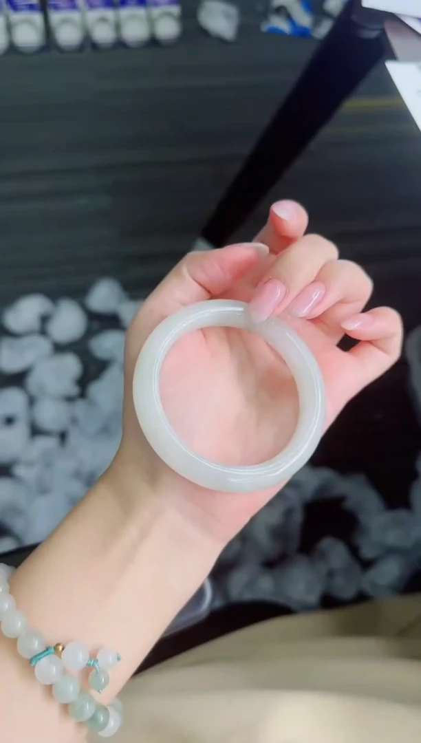 石英质玉手镯未镶嵌203/54.7