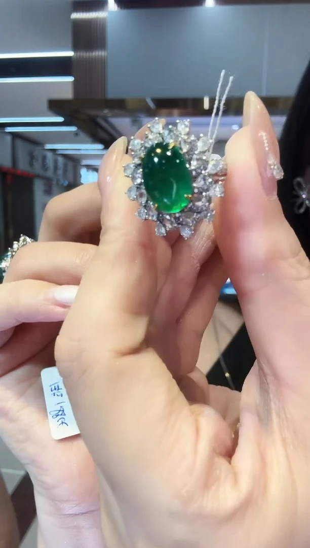 18K金镶嵌戒指祖母绿4.75ct