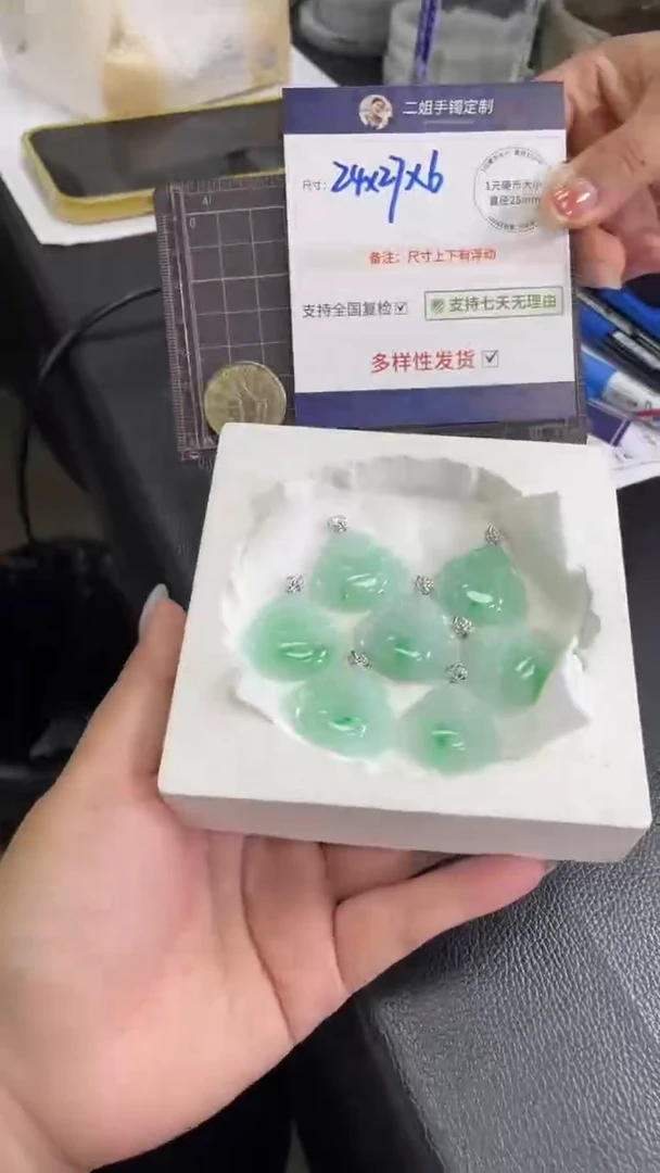 翡翠挂件18K金镶嵌阳绿佛公FL23多样性发其一CP配绳