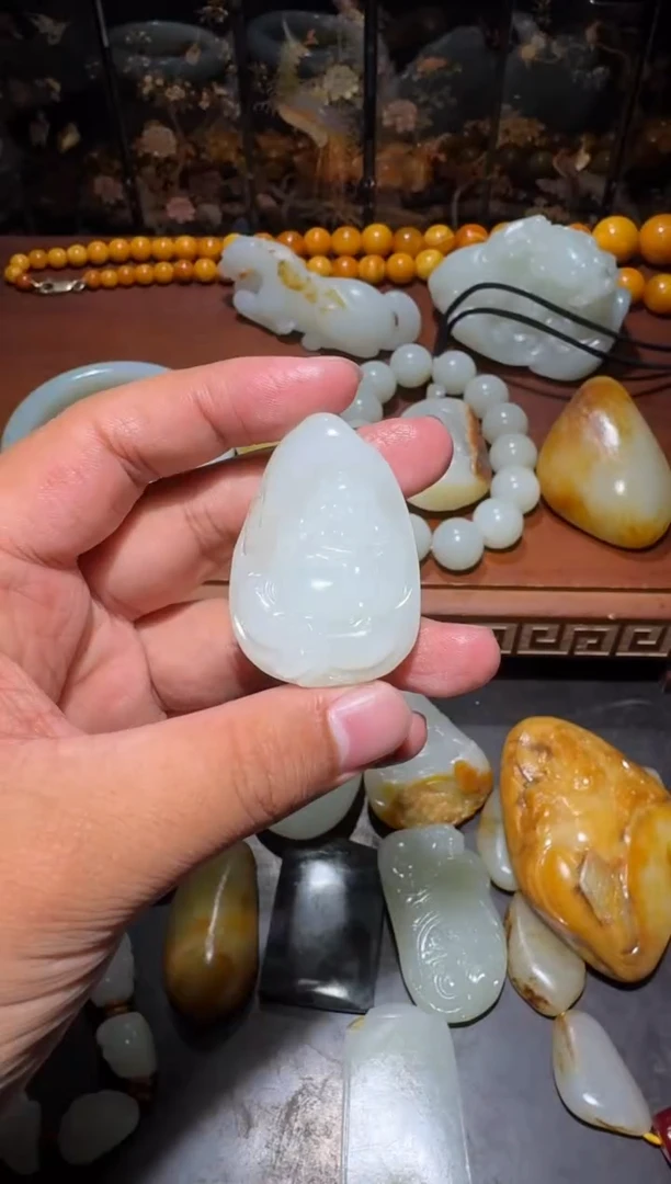 未镶嵌和田玉挂件佛