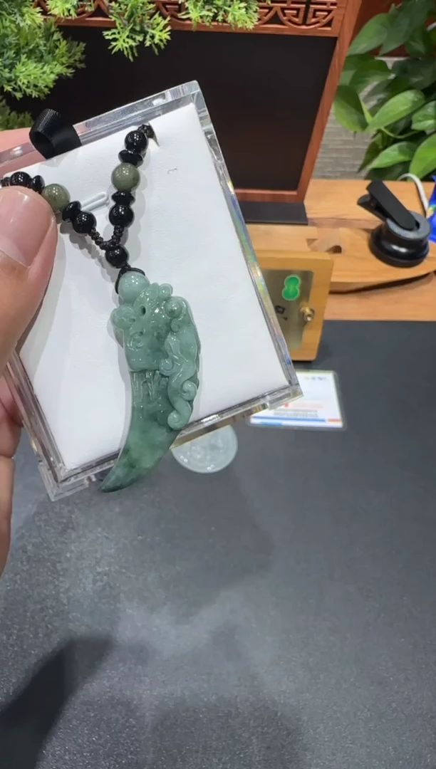 未镶嵌挂件翡翠A货翡翠多样性一件龙牙