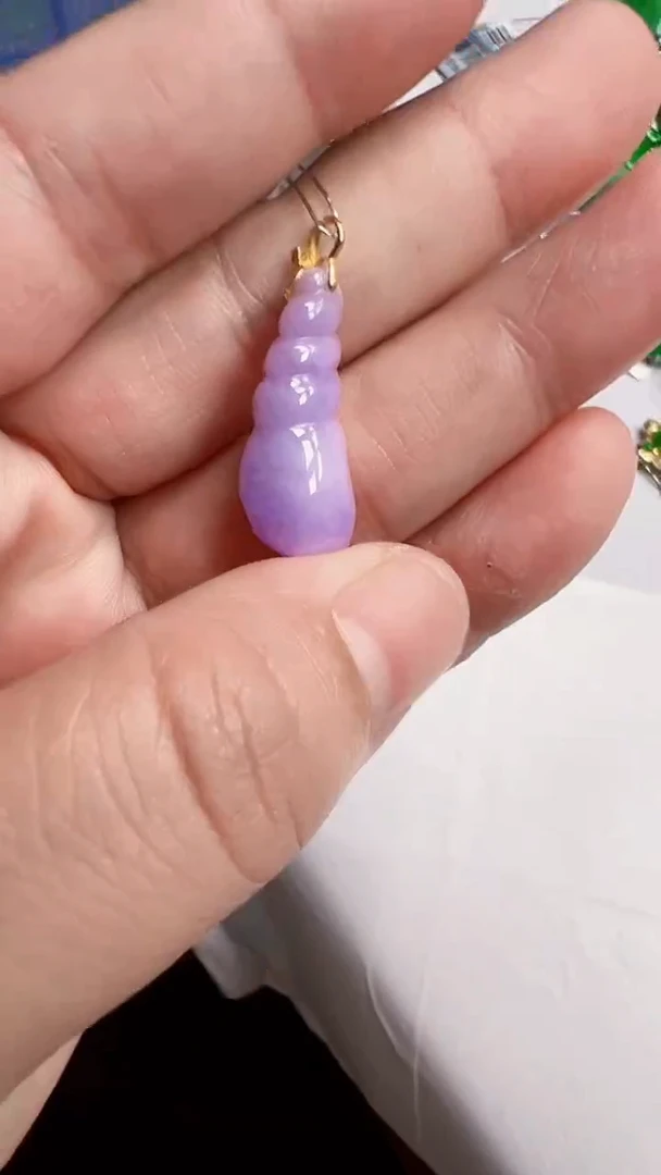 翡翠18K金镶嵌颈饰吊坠