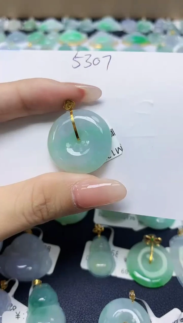 翡翠18K金镶嵌颈饰 天然缅甸翡翠A货