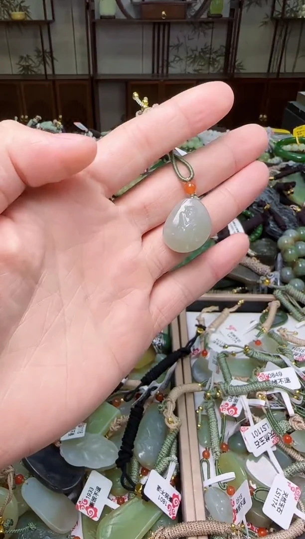 颈饰未镶嵌和田玉1