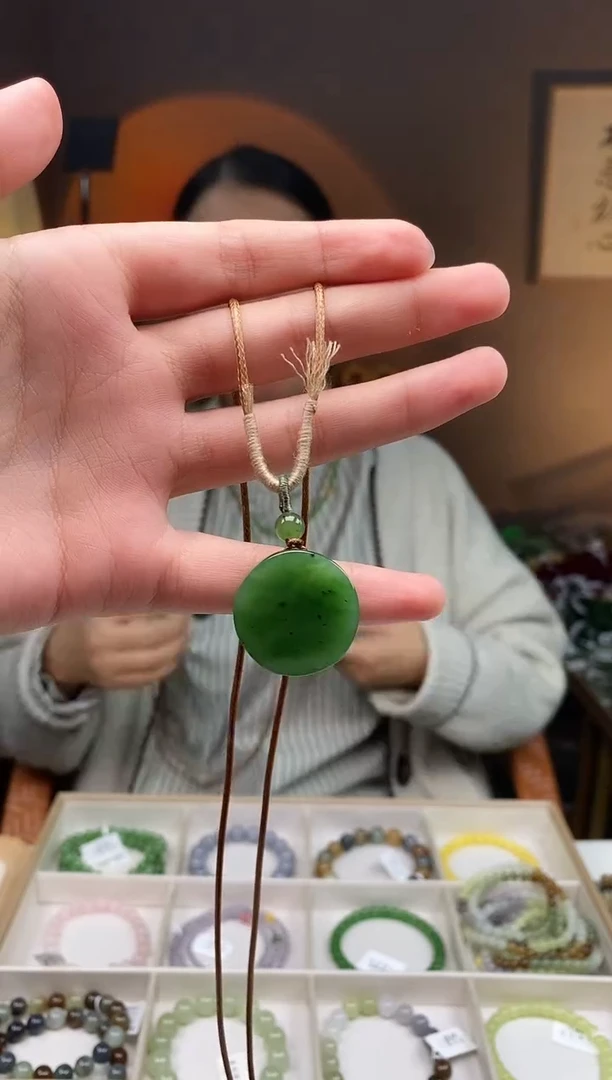 颈饰未镶嵌和田玉?***?碧玉圆牌