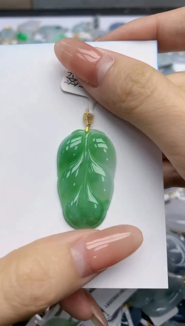 【闪购商品】翡翠挂件18K金镶嵌天然翡翠A货