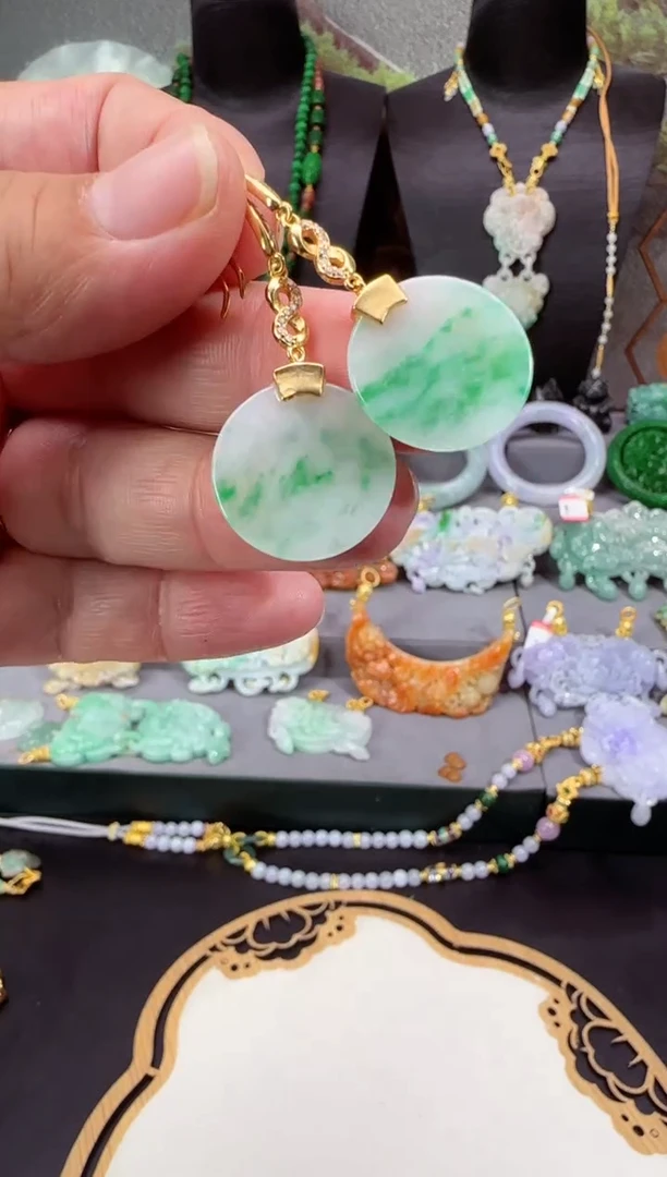 【闪购商品】翡翠颈饰未镶嵌牌子