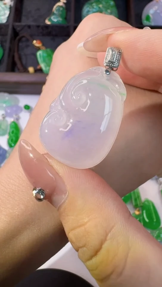 颈饰18K金镶嵌翡翠缅甸A货翡翠