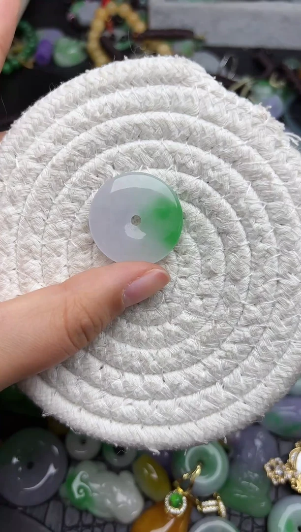 颈饰未镶嵌翡翠缅甸翡翠吊坠