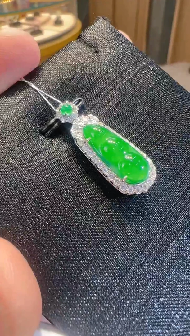 【闪购商品】翡翠吊坠(不含链)合金多样性发一件