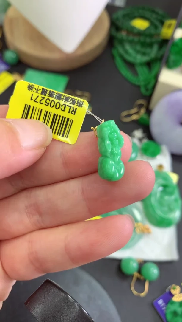 颈饰未镶嵌翡翠挂件