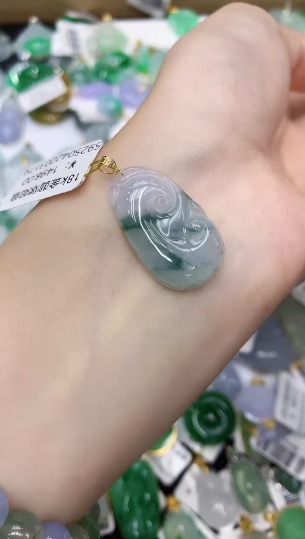翡翠18K金镶嵌颈饰111111111111