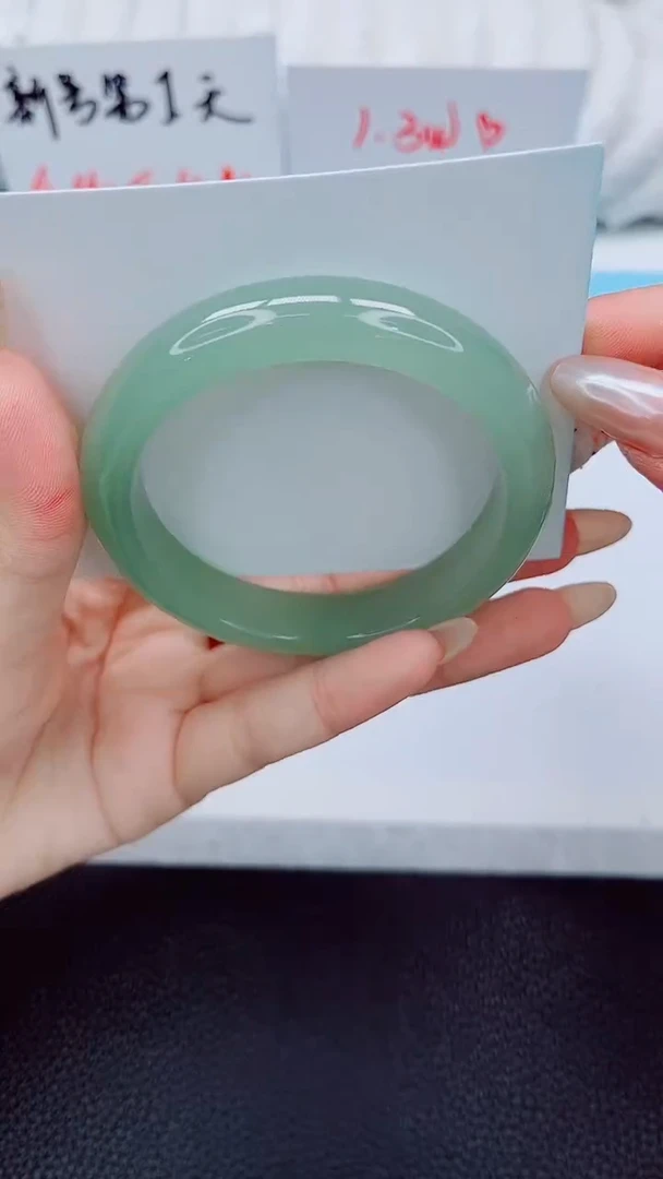 未镶嵌手镯石英质玉147-54.3