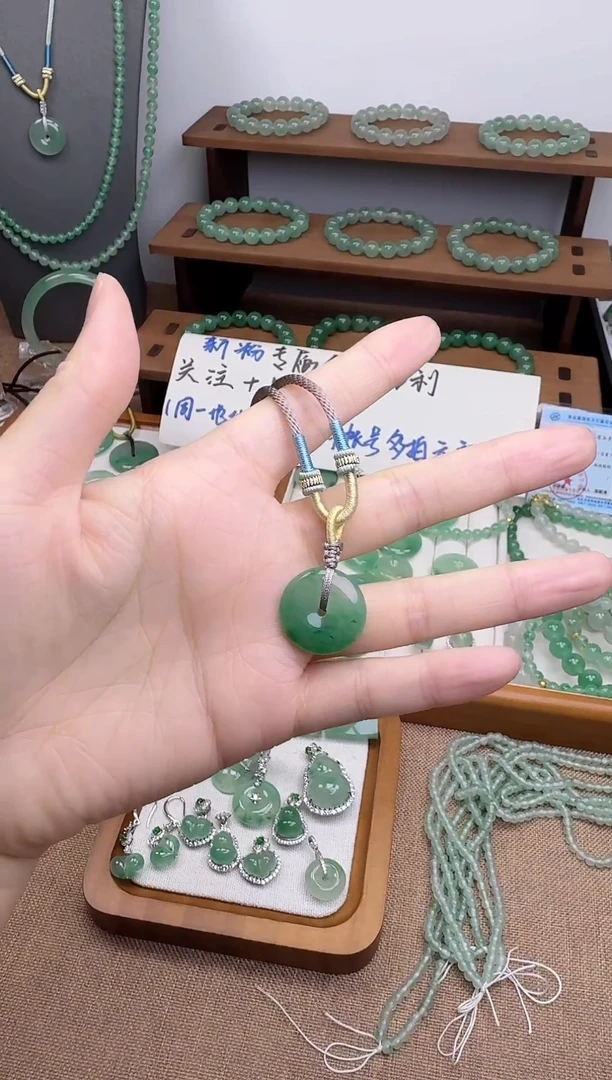 吊坠(不含链)未镶嵌石英质玉天然非洲翠平安扣