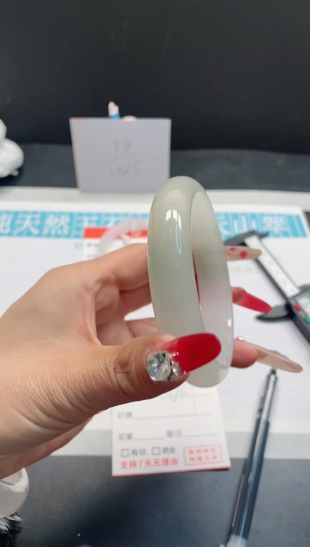 【闪购商品】石英质玉手镯未镶嵌155