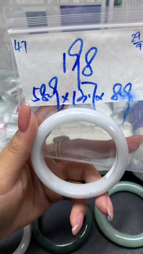 未镶嵌定制翡翠47毛货需精细抛光手镯拍一发一