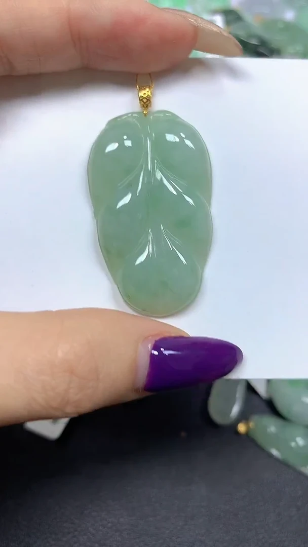 颈饰18K金镶嵌翡翠