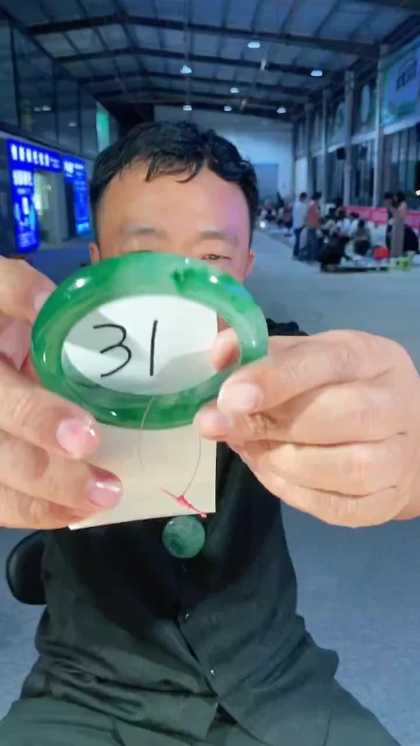 石英质玉（非洲翠）手镯未镶嵌60