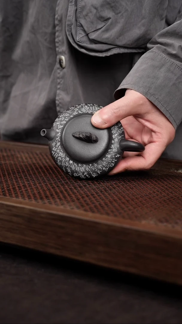 【闪购商品】紫砂茶壶黑料刻绘观山