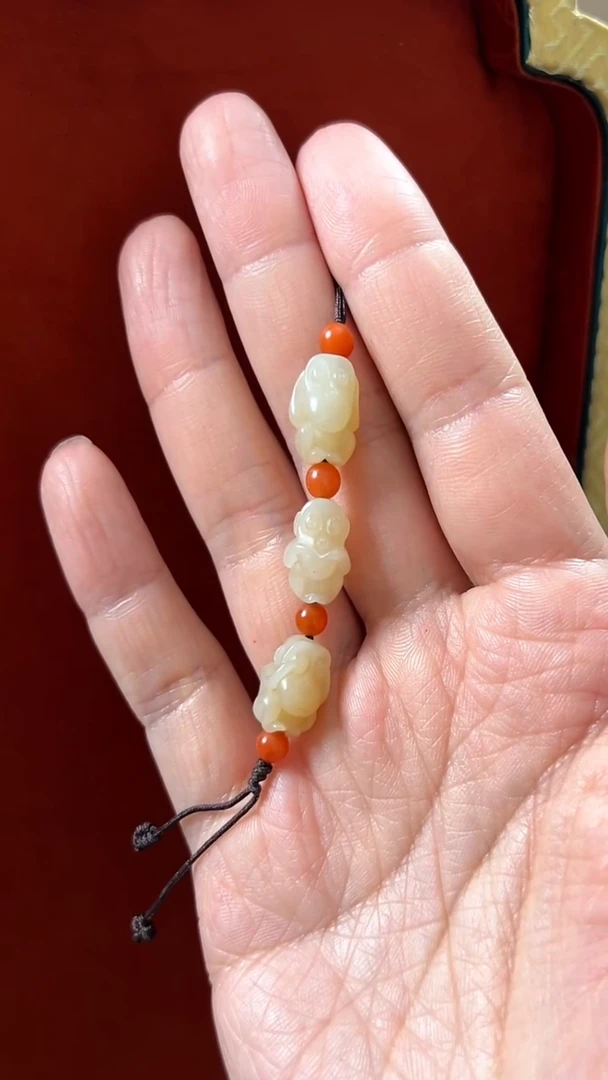 未镶嵌和田玉挂件新疆山料糖色三不猴