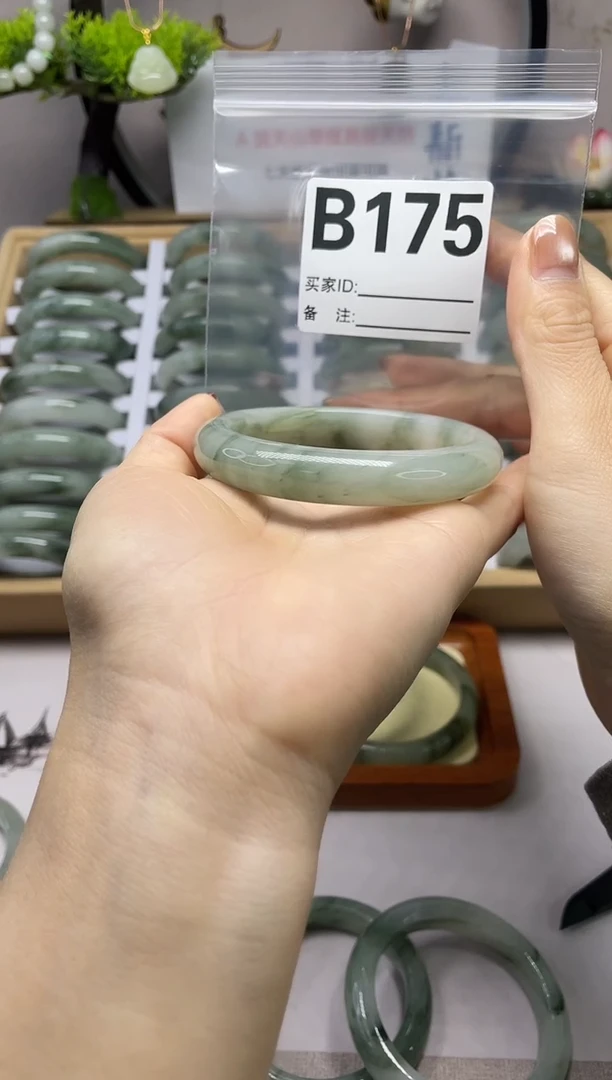 【闪购商品】石英质玉（天山翠）手镯未镶嵌b175