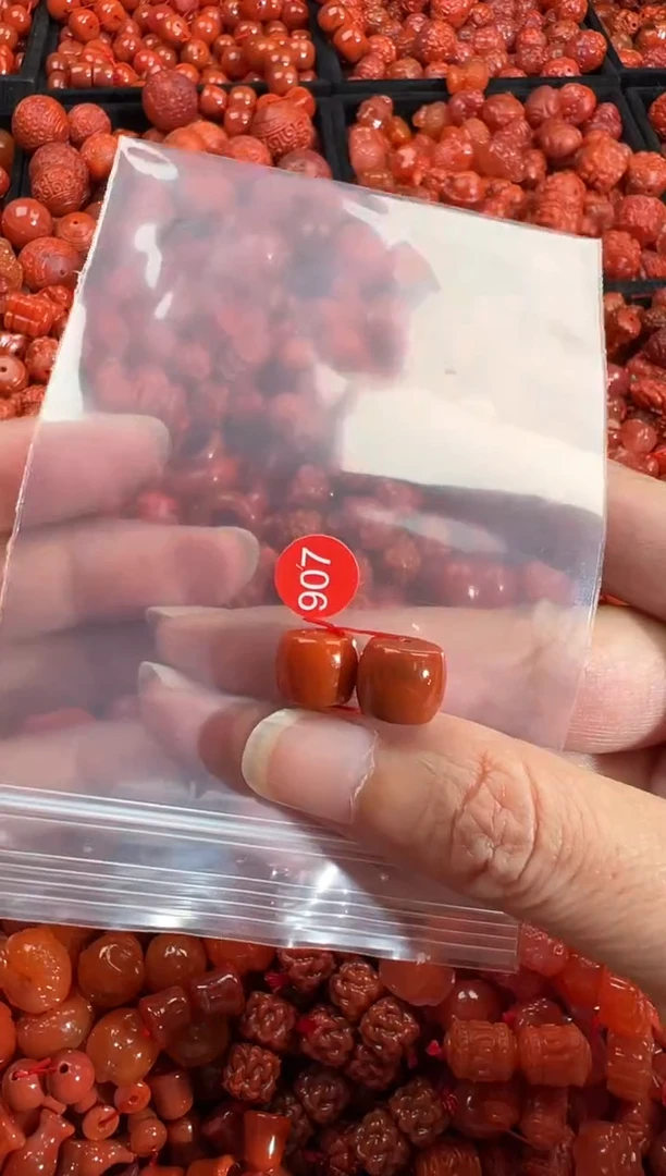 南红玛瑙未镶嵌颈饰1