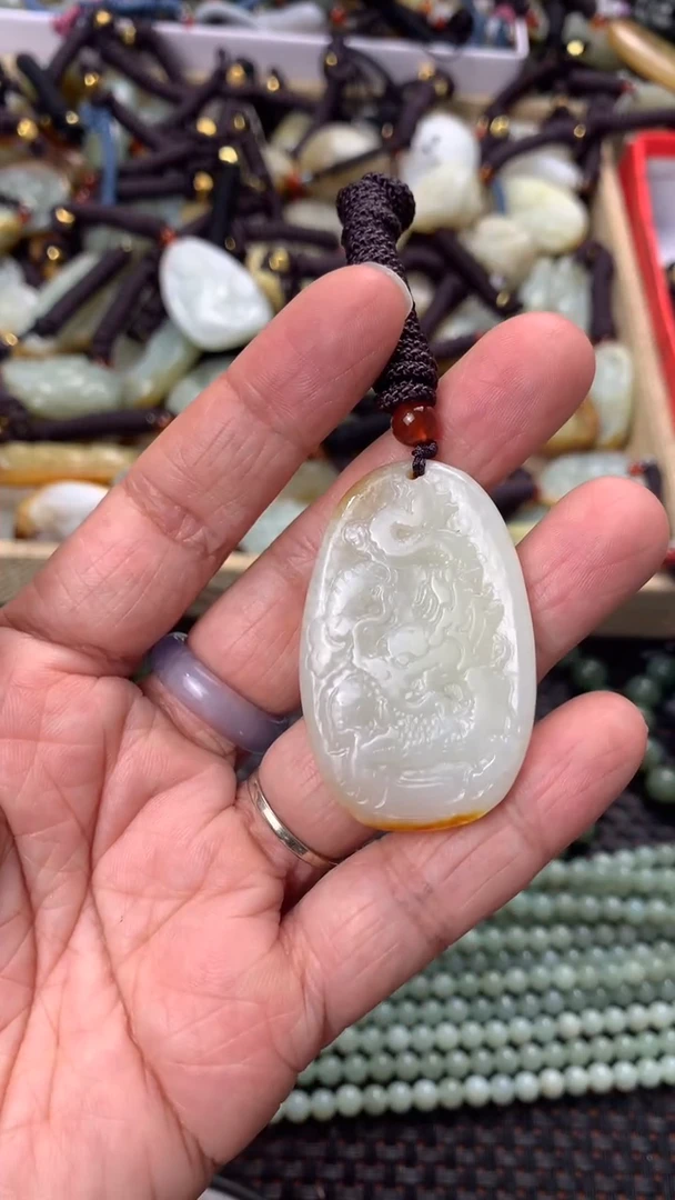 【闪购商品】和田玉颈饰未镶嵌多样性发货没有证书拍一发一有瑕