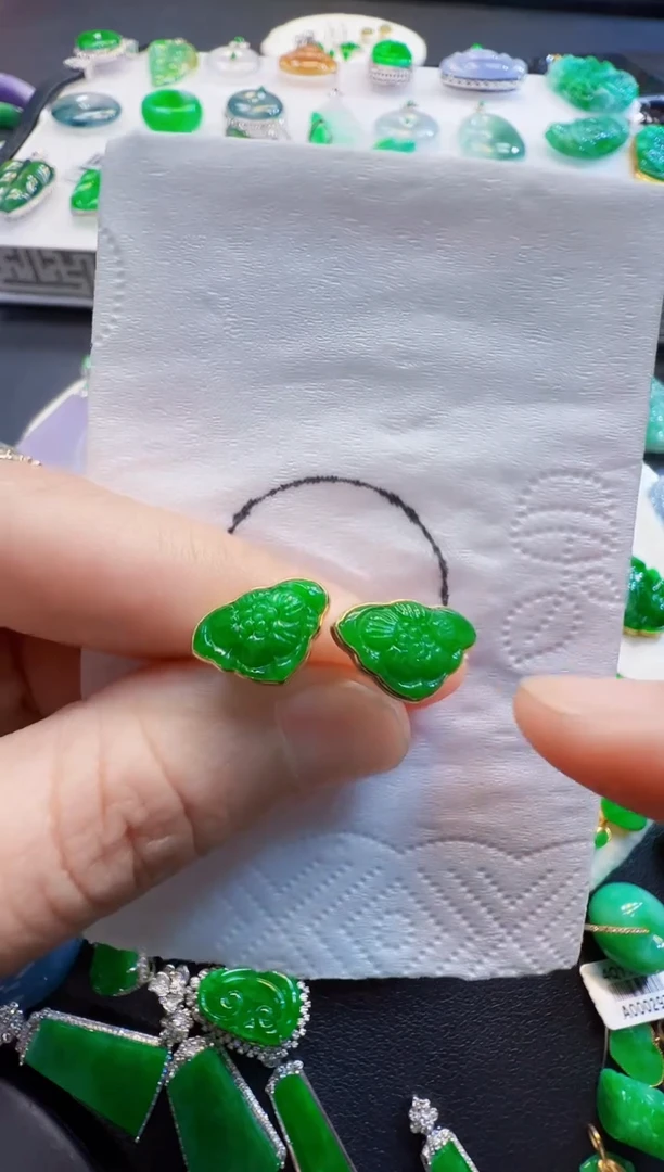 翡翠18K金镶嵌耳饰1680元