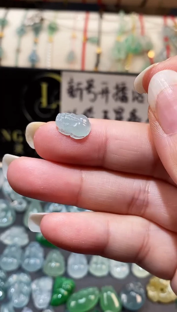 翡翠散珠貔貅裸石