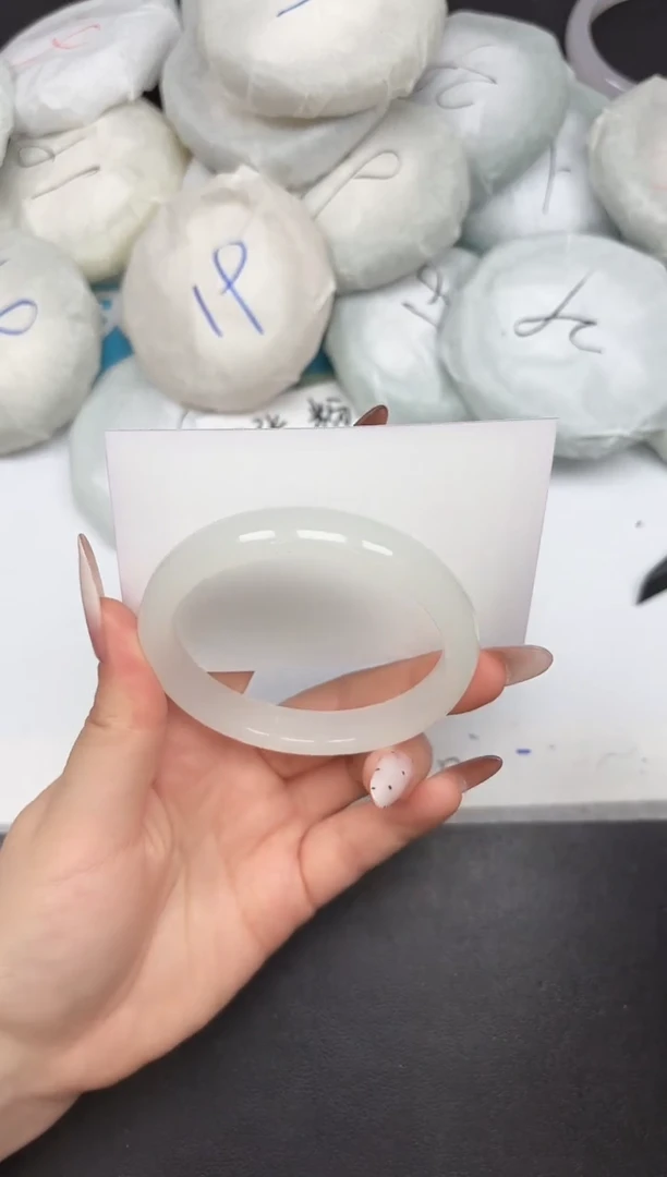 未镶嵌手镯石英质玉A285/56.4