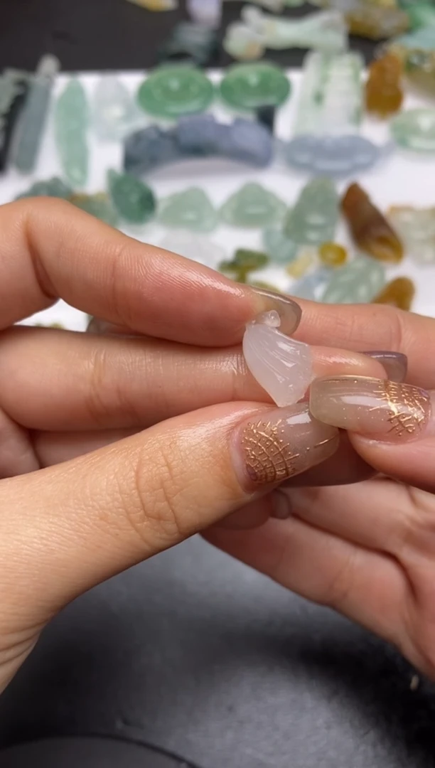 【闪购商品】定制翡翠未镶嵌翡翠毛货~