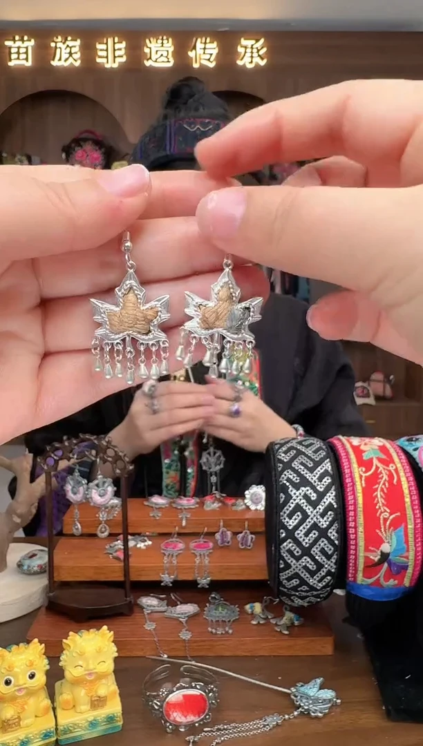 【闪购商品】织绣扶光苗绣传承32